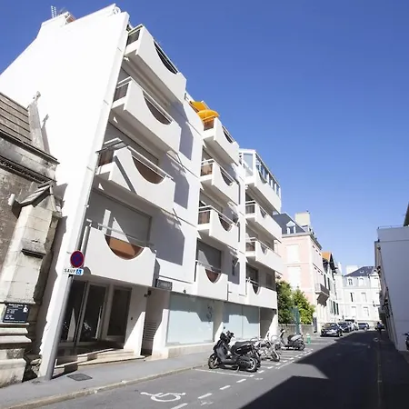 Hyper Centre Et Son Parking Avec La A 5 Min A Pied アパート ビアリッツ
